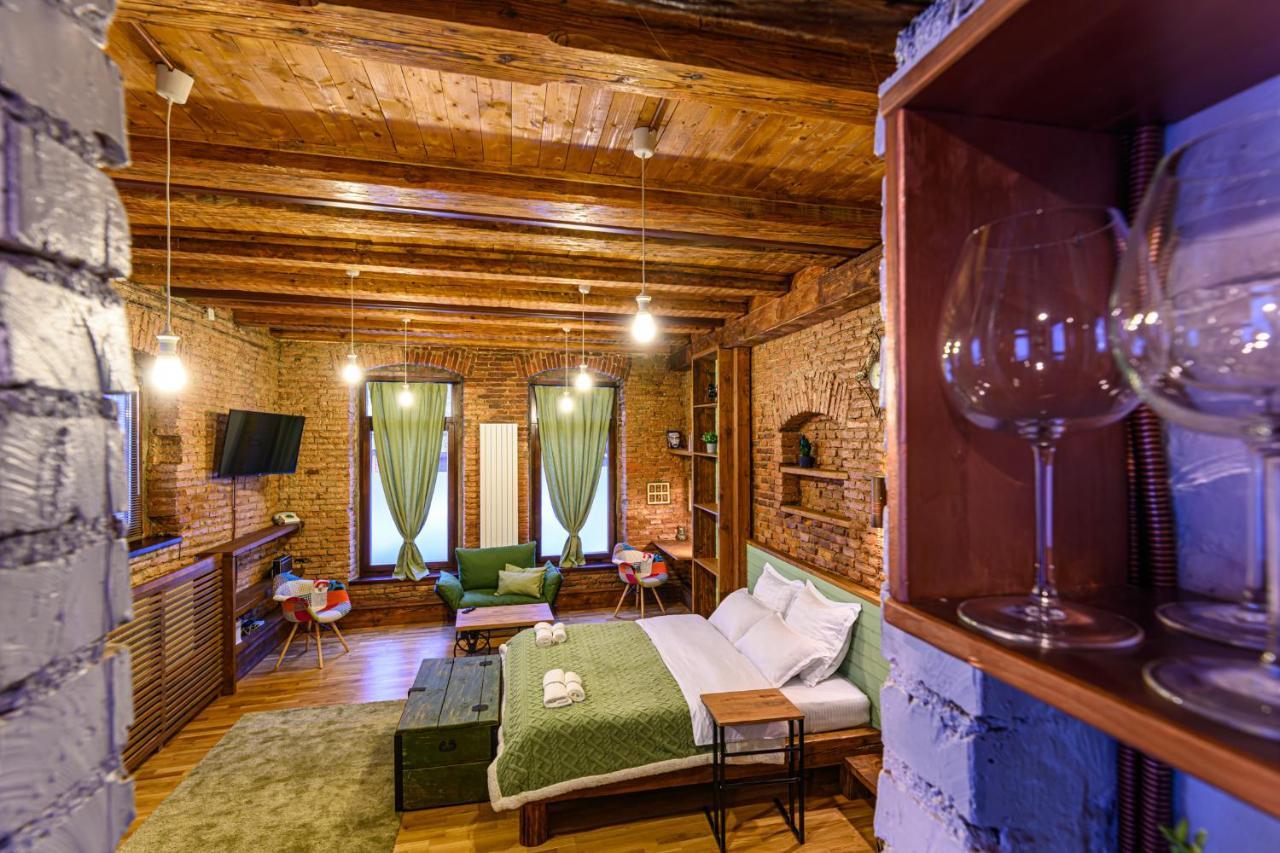 Castelului - Casa Monad